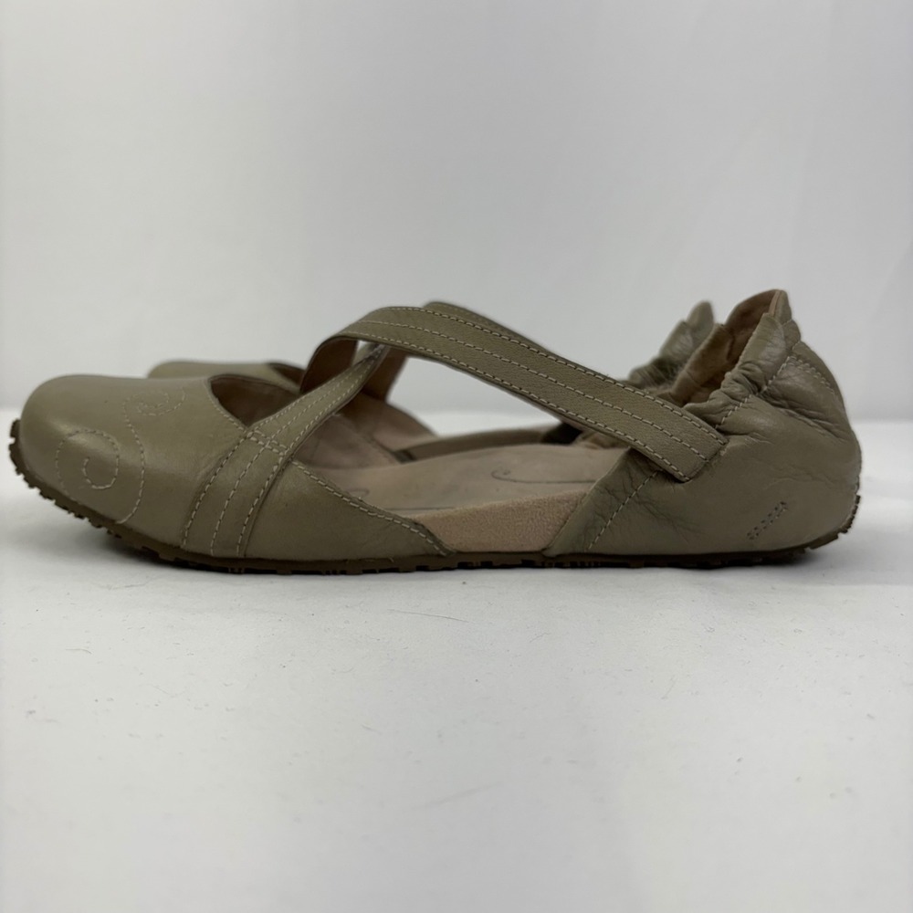 Ahnu Karma Crossover Mary Jane Ballet Flats Sage Green Leather Womens 7.5
